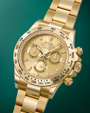 ROLEX. AN ATTRACTIVE AND COVETED 18K GOLD AUTOMATIC CHRONOGRAPH WRISTWATCH WITH BRACELET - photo 2