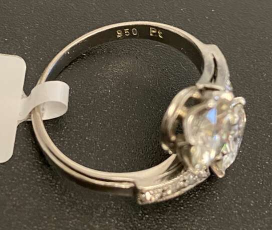 Platinum ring with diamonds and synthetic moissanites Platinum Other style 21th century - photo 7