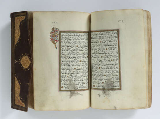 Koran auf arabisch, um 1900, die ersten beiden Blä… - фото 3