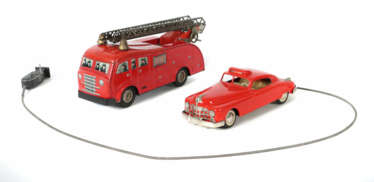 2 Feuerwehrwagen Arnold, ca. 1950er Jahre, 1 x Lei…