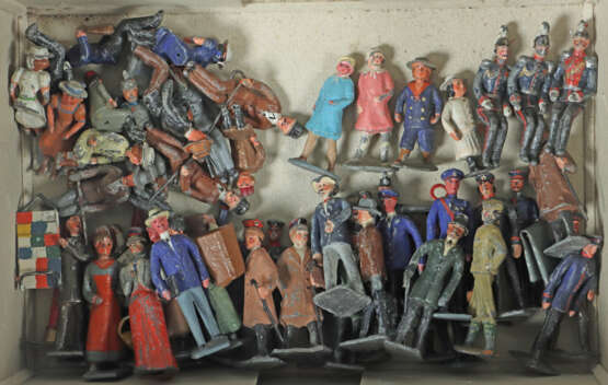 61 vollplastische Zinnfiguren Märklin u.a., meist … - photo 1