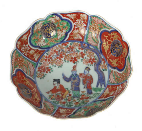 Imari Schale Japan, 1. Hälfte 20. Jh., gerippte Wa… - photo 1