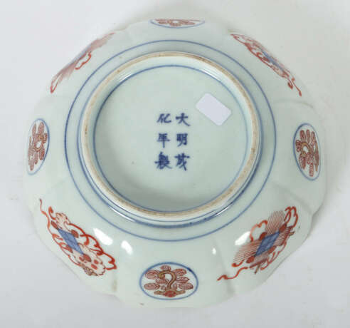 Imari Schale Japan, 1. Hälfte 20. Jh., gerippte Wa… - photo 3