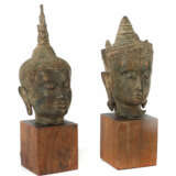 Zwei Buddhaköpfe Thailand, 19./20. Jh., Bronze, Re… - Foto 1