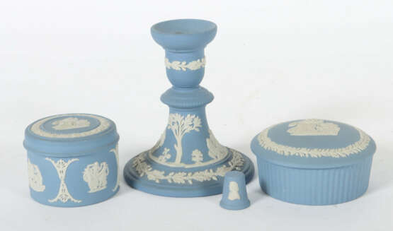 4 Teile Wedgwood England, 20. Jh., matte hellblaue… - photo 1