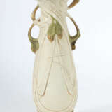 Jugendstil-Henkelvase Royal Dux, vorm. Eduard Eich… - photo 2