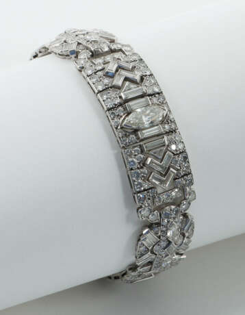 Art Déco-Armband mit Diamanten um 1930, Platin, ca… - фото 4