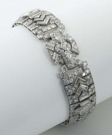 Art Déco-Armband mit Diamanten um 1930, Platin, ca… - фото 6