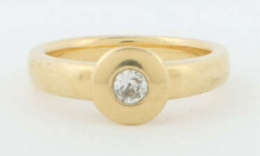 Solitärring modern, Gelbgold 750, ca. 7,08 g, bese…