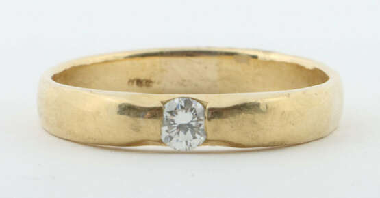 Ring mit Diamant modern, Gelbgold 750, ca. 5,83 g,… - photo 1