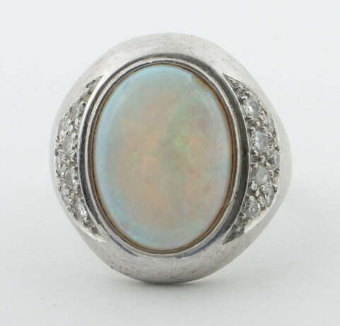 Ring mit Opal modern, Weißgold 750, ca. 11,02 g, b… - photo 1