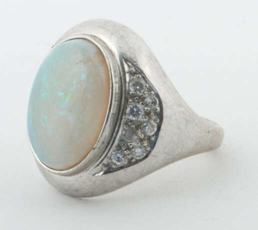 Ring mit Opal modern, Weißgold 750, ca. 11,02 g, b… - photo 2