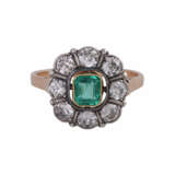 Ring mit 1 Smaragd, achteckig fac. entouriert von 8 Altschliffdiamanten, - Foto 1
