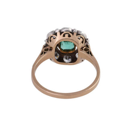 Ring mit 1 Smaragd, achteckig fac. entouriert von 8 Altschliffdiamanten, - Foto 4
