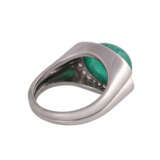 Ring mit Smaragdcabochon und Diamanten zusammen ca. 0,4 ct, - фото 3