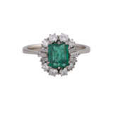 Ring mit Smaragd und Diamanten - фото 1