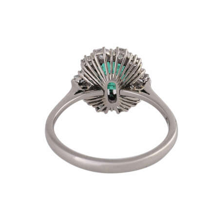 Ring mit Smaragd und Diamanten - photo 4