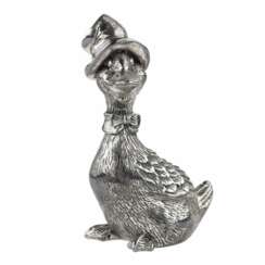 Figurine en argent d`une oie coiff&eacute;e d`un chapeau. Italie 20e si&egrave;cle 