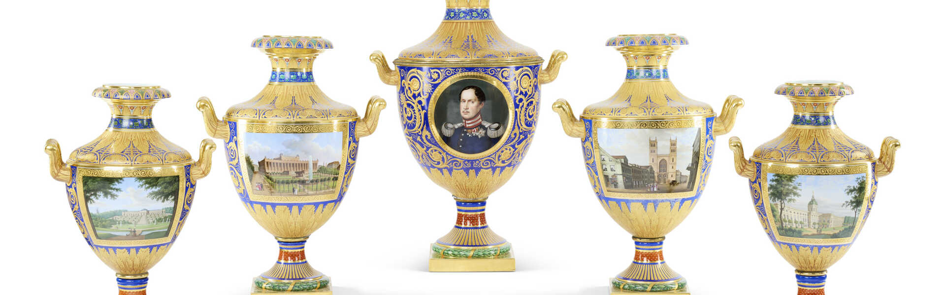 EXCEPTIONNELLE GARNITURE DE CINQ VASES EN PORCELAINE DE LA MANUFACTURE ROYALE BERLIN, K.P.M, VERS 1834