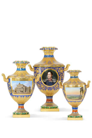 EXCEPTIONNELLE GARNITURE DE CINQ VASES EN PORCELAINE DE LA MANUFACTURE ROYALE BERLIN, K.P.M, VERS 1834 - Foto 5