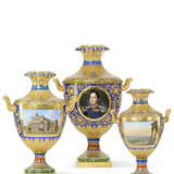 EXCEPTIONNELLE GARNITURE DE CINQ VASES EN PORCELAINE DE LA MANUFACTURE ROYALE BERLIN, K.P.M, VERS 1834 - Foto 5