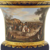 PAIRE DE VASES M&#201;DICIS EN PORCELAINE DURE DE LA MANUFACTURE ROYALE DE S&#200;VRES, 1823, LA PEINTURE PAR JEAN-CHARLES DEVELLY (1783-1862) - Foto 5