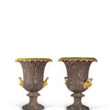 PAIRE DE VASES MEDICIS D`&#201;POQUE N&#201;OCLASSIQUE - Foto 1