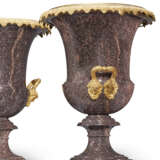 PAIRE DE VASES MEDICIS D`&#201;POQUE N&#201;OCLASSIQUE - Foto 3