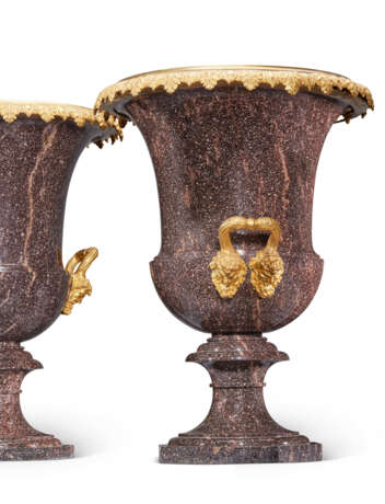 PAIRE DE VASES MEDICIS D`&#201;POQUE N&#201;OCLASSIQUE - Foto 3