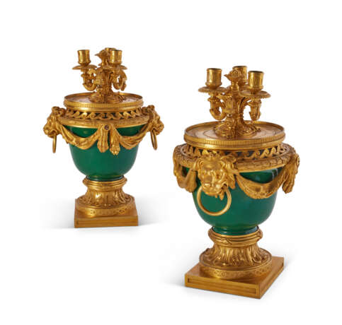 PAIRE DE VASE-CLOCHES DIT `VASES DULAC` D`&#201;POQUE LOUIS XVI - photo 4