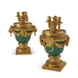 PAIRE DE VASE-CLOCHES DIT `VASES DULAC` D`&#201;POQUE LOUIS XVI - photo 4