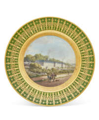 ASSIETTE &#192; DESSERT DU SERVICE PARTICULIER DE L&#39;EMPEREUR DIT SERVICE DES QUARTIERS G&#201;N&#201;RAUX EN PORCELAINE DE S&#200;VRES D&#39;&#201;POQUE EMPIRE, REPR&#201;SENTANT LA MANUFACTURE DE PORCELAINE DE S&#200;VRES