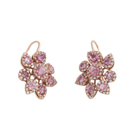 Ohrringe mit je 8 rosa Saphiren, entouriert von Brillanten, - Foto 2