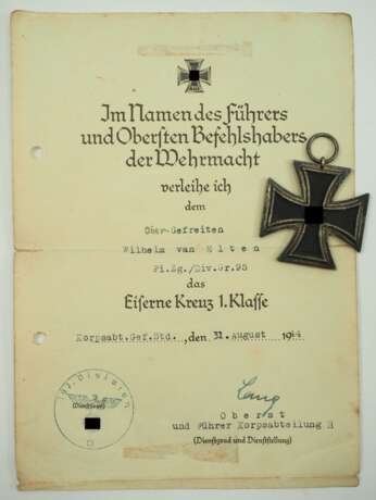 Eisernes Kreuz, 1939, 2. Klasse mit Urkunde zur 1. Klasse für einen Ober-Gefreiten im Pi.Zg./ Div. Dr. 95. - photo 1