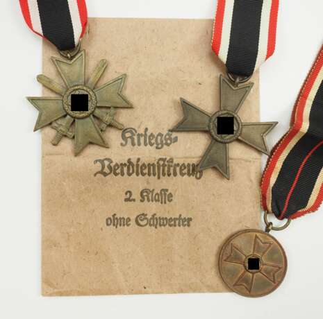 Kriegsverdienstkreuz, 2. Klasse mit und ohne Schwerter, Kriegsverdienstmedaille. - photo 1