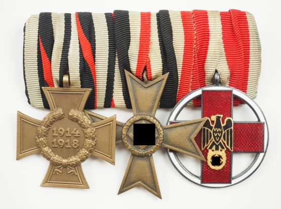 Ordenschnalle eines Rot-Kreuz Angehörigen und Veteranen des 1. Weltkrieges mit 3 Auszeichnungen. - photo 1