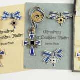 Ehrenkreuz der Deutschen Mutter, 1.-3. Stufe, mit Miniatur, im Etui / Tüte. - photo 1