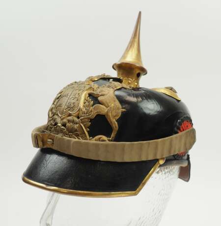 Württemberg: Pickelhaube eines Tapferkeitsoffiziers des württembergischen Landwehr-Infanterie-Regiment Nr. 124. - фото 1