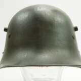 Wehrmacht: Stahlhelm M17 - mit einem Emblemen. - photo 2