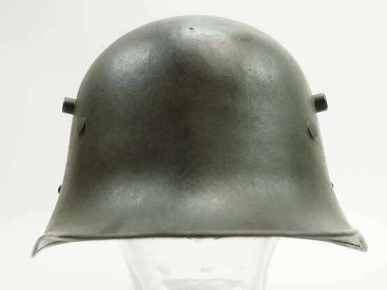 Wehrmacht: Stahlhelm M17 - mit einem Emblemen. - photo 2