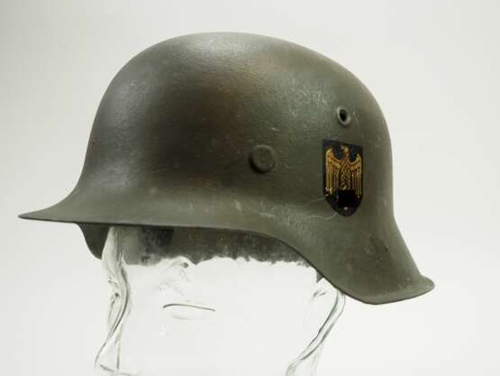 Wehrmacht: Stahlhelm M42 - 1 Emblem. - фото 1