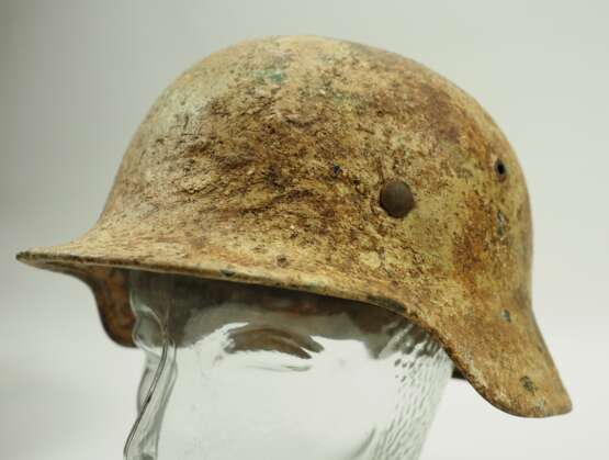 Wehrmacht: Stahlhelm M40 Wintertarnung. - Foto 1