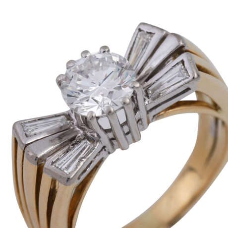 Ring mit zentralem Brillant ca. 1,08 ct, - фото 5