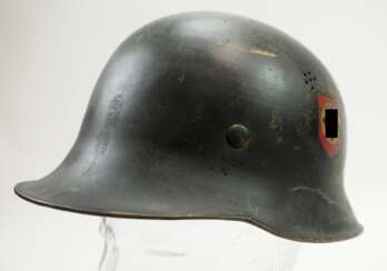 Waffen-SS: Stahlhelm.