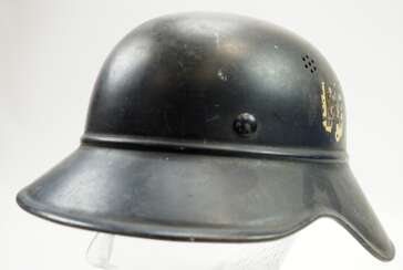 Rotes Kreuz: Gladiator Stahlhelm.