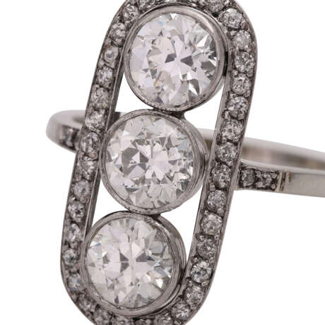 Art Déco Ring mit 3 Altschliffdiamanten, zusammen ca. 2,1 ct, - Foto 5