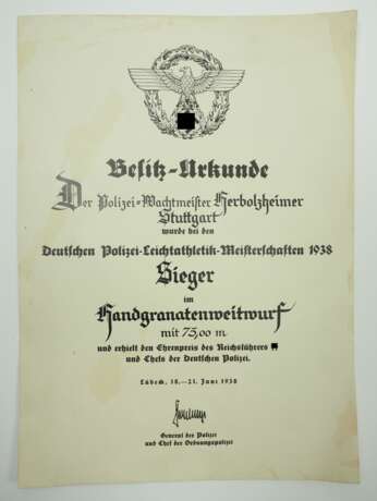 Allach: Ehrenpreis des Reichsführer-SS und Chef der Deutschen Polizei für die Polizeileichtathletikmeisterschaften 1938 Lübeck, mit Urkunde für einen Polizei-Wachtmeister aus Stuttgart. - photo 5