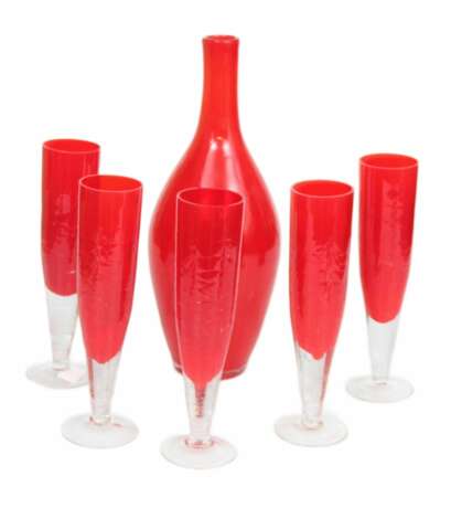 Carafe en verre rouge avec cinq verres Glas Mid-20th century - Foto 1