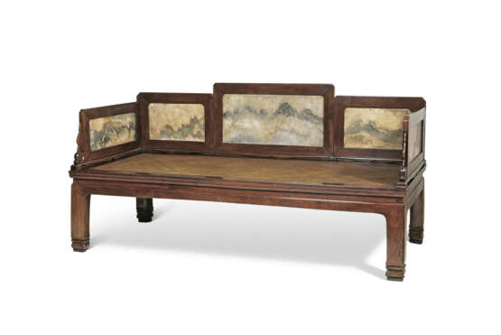 A MARBLE-INSET HUANGHUALI LUOHAN BED, LUOHAN CHUANG - Foto 1