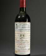 Wine & Spirits. Flasche 1977 Chateau Mouton-Rothschild mit Widmung an Queen Mother, Rotwein, Bordeaux, Pauillac, 0,75l, ms, Etikett min. beschädigt